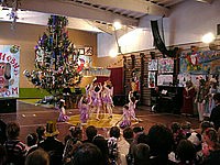 Ёлка в школе, декабрь 2005.